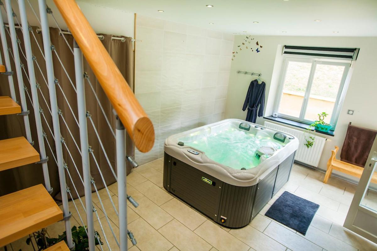 Les Etangs Du Moulin D'Harcy Hotell Lonny Exteriör bild
