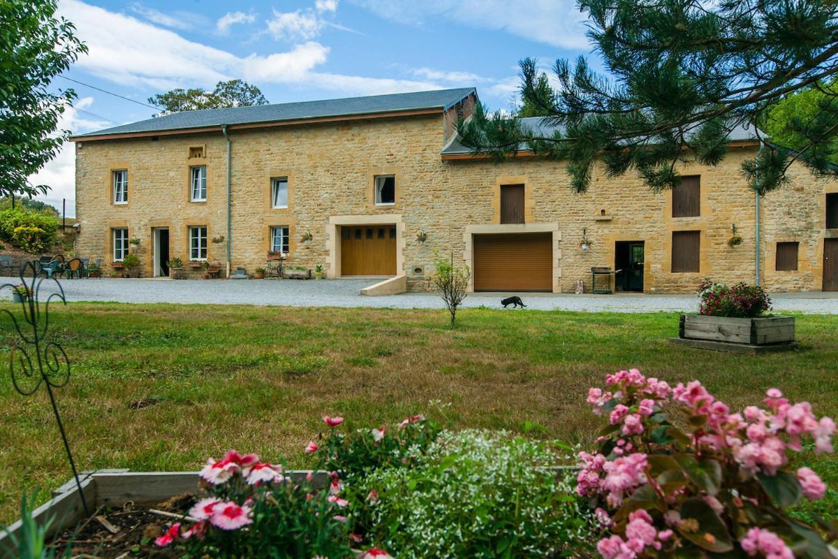 Les Etangs Du Moulin D'Harcy Hotell Lonny Exteriör bild