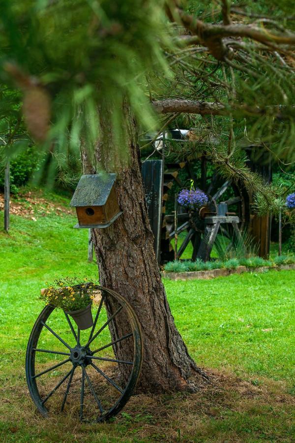Les Etangs Du Moulin D'Harcy Hotell Lonny Exteriör bild