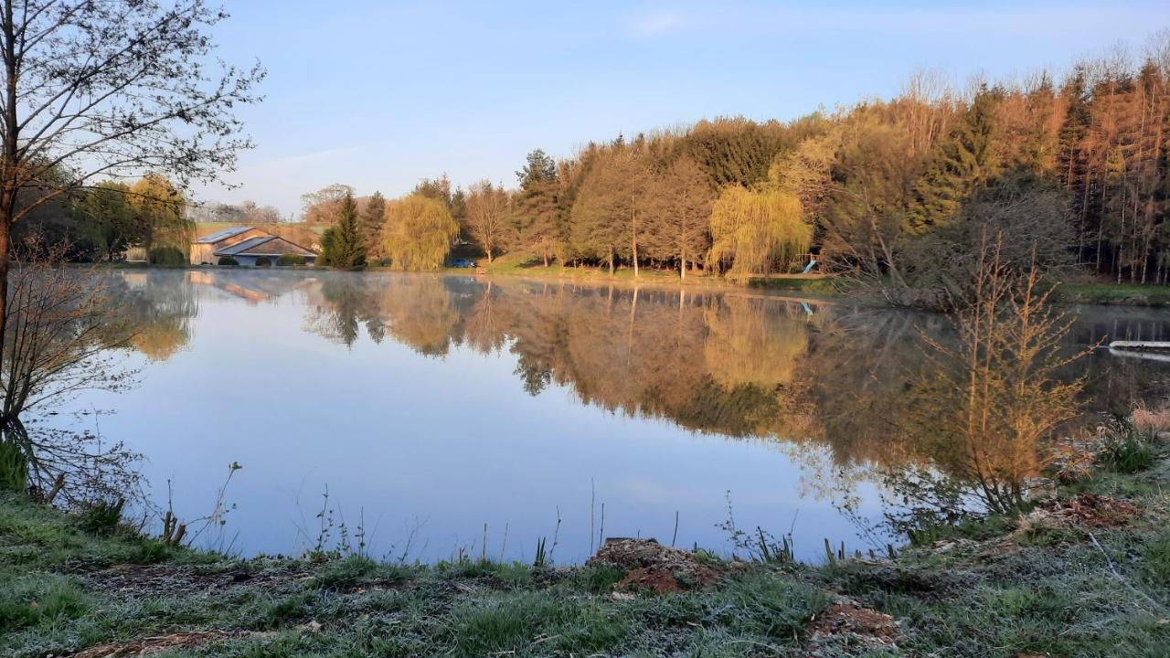 Les Etangs Du Moulin D'Harcy Hotell Lonny Exteriör bild